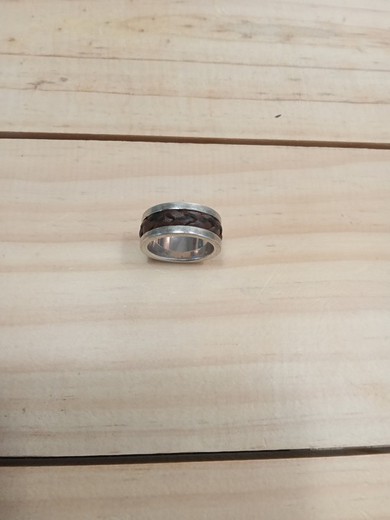 Anillo plata de ley envejecida para hombre y cuero trenzado