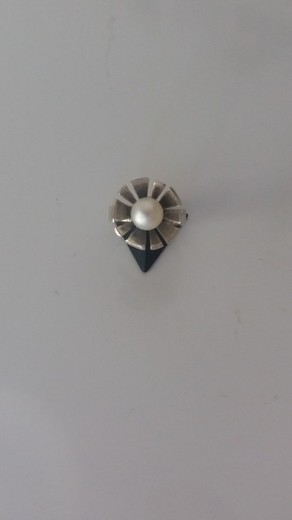 Anillo de plata estilo rústico con perla cultivada