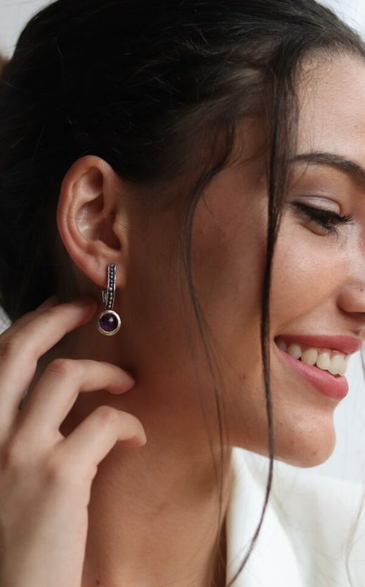 Plata con perlas y piedras