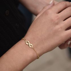 00-1004 Pulsera en oro de 18k en forma del signo infinito y ajustable en dos medidas