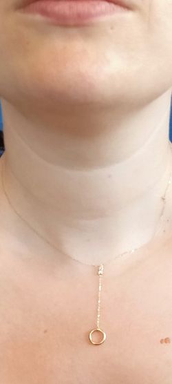 00-15 Colgante de mujer en oro de 18k con cadena fina y dos circonitas