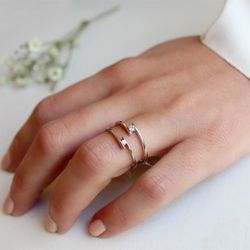 01-142628 Anillo de mujer en oro blanco y brillante en suspensión