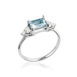 01-173928 Anillo mujer de oro blanco con aguamarina talla esmeralda y brillantes