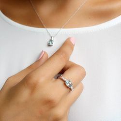 01-173931 Anillo mujer de oro blanco con aguamarina y brillantes