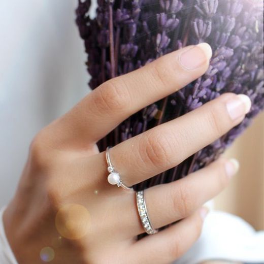 01-183953P Anillo de oro blanco con perla y diamantes