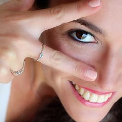 01-183959 Anillo de mujer elegante y fino de oro blanco con aguamarina