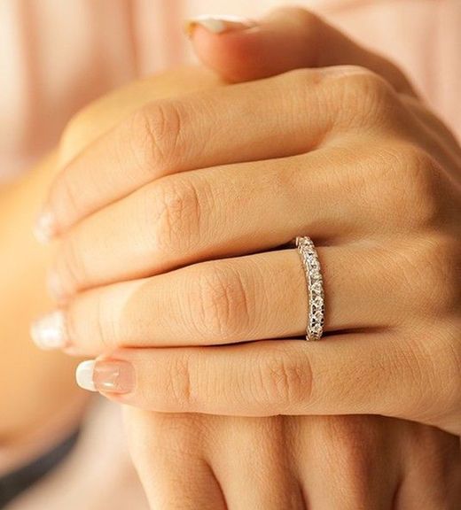 01-183992 Media alianza mujer de diamantes en oro blanco de primera ley