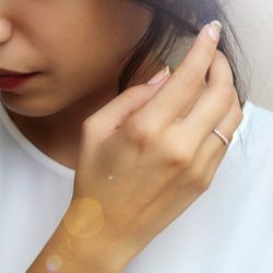 01-183992/1 Media alianza de mujer de oro blanco 18k con diamantes