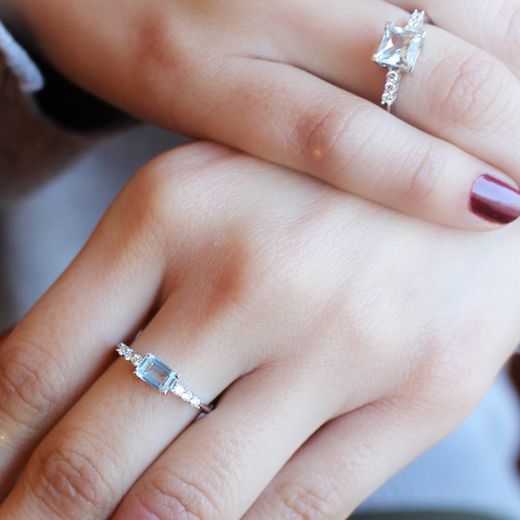 01-194329 Anillo oro blanco con aguamarina y diamantes