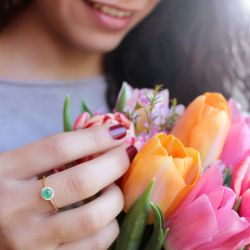 01-194331R Anillo oro rosa 18k con rosetón de diamantes y rubí