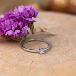 01-194407 Anillo mujer oro blanco diamante talla princesa