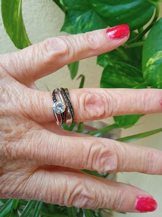 01-62 Anillo mujer de plata 1ª ley dos en una, piedras zafiros y circonitas, circonita grande central, elegante y moderna