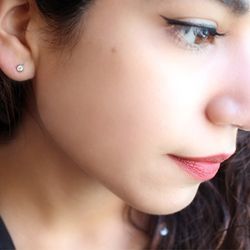 02-143687 Pendientes unisex de oro blanco chatón con diamantes