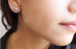 02-143690 Pendientes cuatro grapas de oro blanco 18k con diamantes