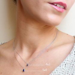 03-143374 Gargantilla mujer elefante de oro blanco con zafiro azul natural