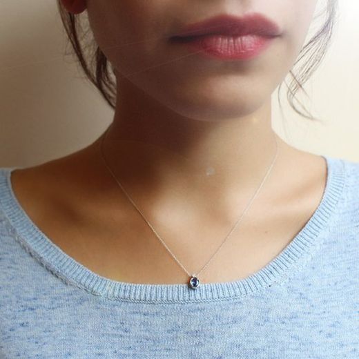 03-173866B Gargantilla mujer de oro blanco con diamante y zafiro azul oval