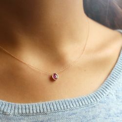 03-173866R/1 Colgante de mujer con personalidad en oro rosa con cadena y rubí ovalado