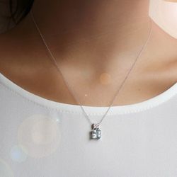 03-173891 Colgante mujer diseño elegante de oro blanco y diamantes con aguamarina