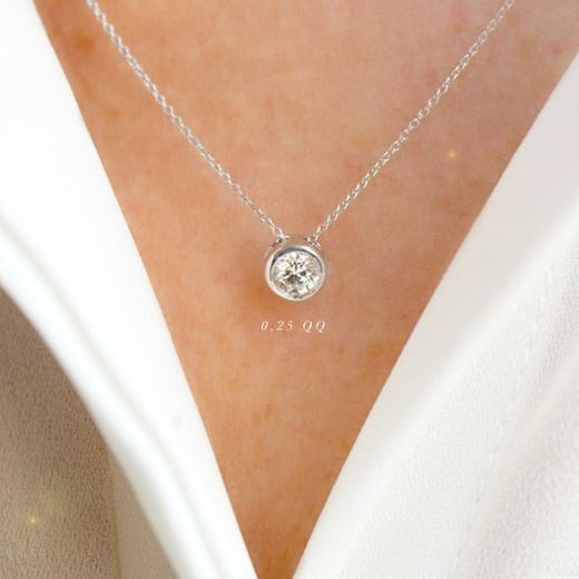 03-173893 Colgante mujer elegante y discreto de oro blanco montado con brillante