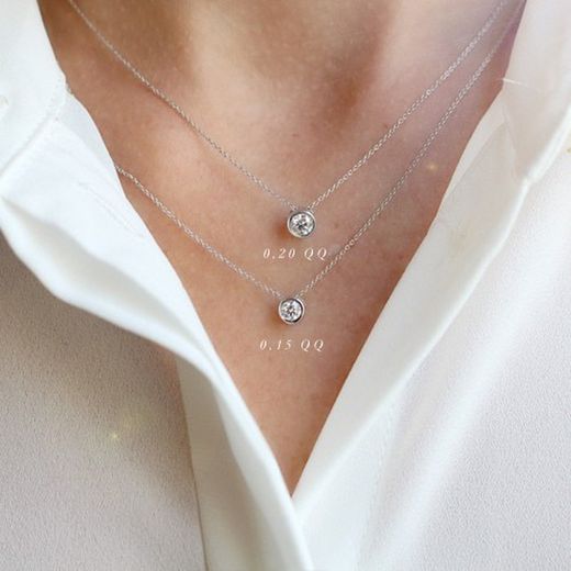 03-173893 Colgante mujer elegante y discreto de oro blanco montado con brillante