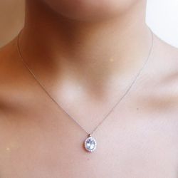 03-185973 Gargantilla mujer forma oval de oro blanco con aguamarina y diamantes