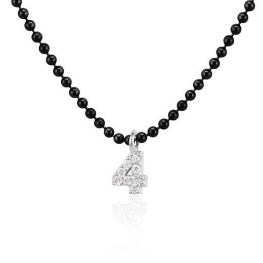 03-185993 Colgante inicial pequeña de mujer fina y discreta de oro blanco con diamantes talla brillante