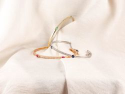 05-001086 Pulsera rígida mujer de oro 18k con rubíes y diamantes, muy fina, discreta y elegante