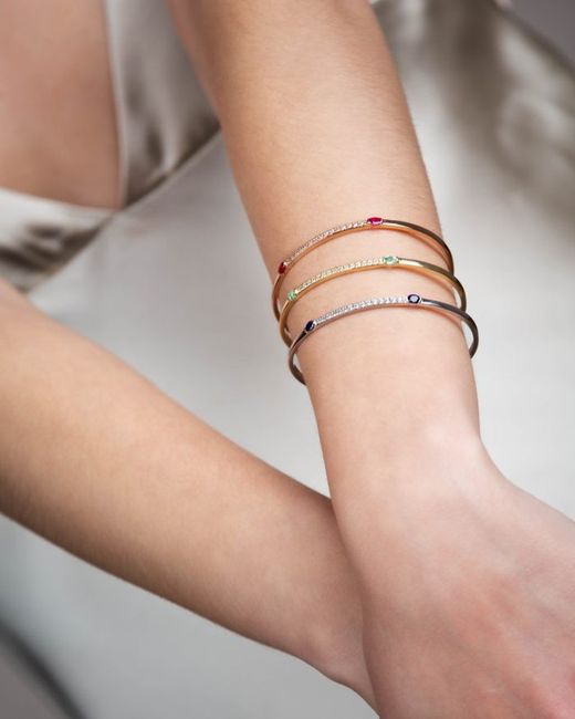 05-001086 Pulsera rígida mujer de oro 18k con rubíes y diamantes, muy fina, discreta y elegante