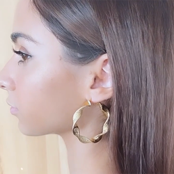 09-A20 Pendientes para mujer Aros rizados greca en Oro de 18K vistosos y elegantes