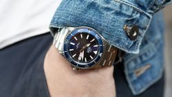 Reloj Orient de hombre automático 147-RA-AA0002L39B esfera azul elegante acuático 200 metros cristal zafiro