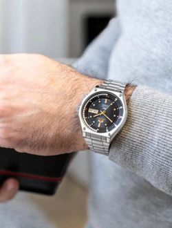 Reloj Orient de hombre mecánico 147-RA-AA0B03L39B esfera color azul-negro degradado