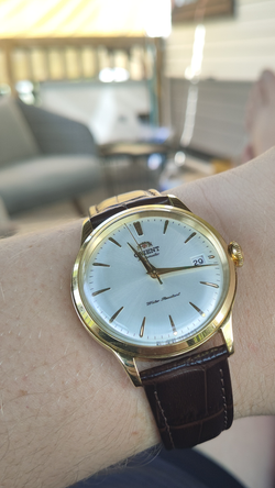 147-RA-AC0028S30B Reloj Orient Bambino automático de hombre bonito y elegante, calendario con correa de piel resistente al agua 30 metros (3atm)