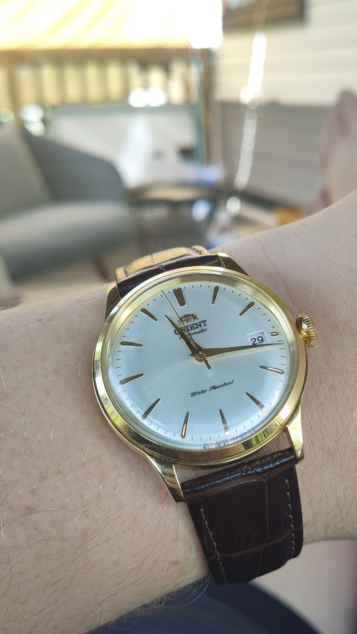 147-RA-AC0028S30B Reloj Orient Bambino automático de hombre bonito y elegante, calendario con correa de piel resistente al agua 30 metros (3atm)