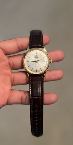 147-RA-AC0028S30B Reloj Orient Bambino automático de hombre bonito y elegante, calendario con correa de piel resistente al agua 30 metros (3atm)