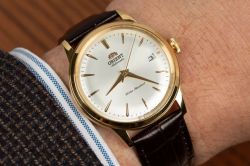 147-RA-AC0028S30B Reloj Orient Bambino automático de hombre bonito y elegante, calendario con correa de piel resistente al agua 30 metros (3atm)