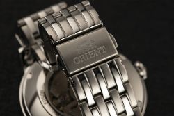 Reloj Orient para hombre 147-RA-AC0J01S10B acero inoxidable y caja bicolor
