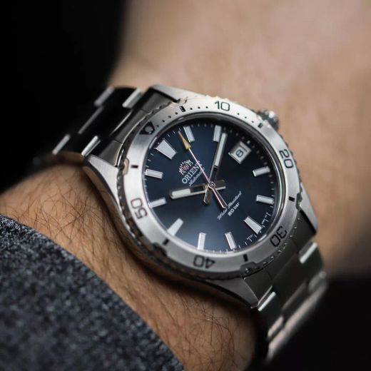 Reloj Orient de hombre esfera azul 147-RA-AC0Q02L10B automático acuático a 200 metros