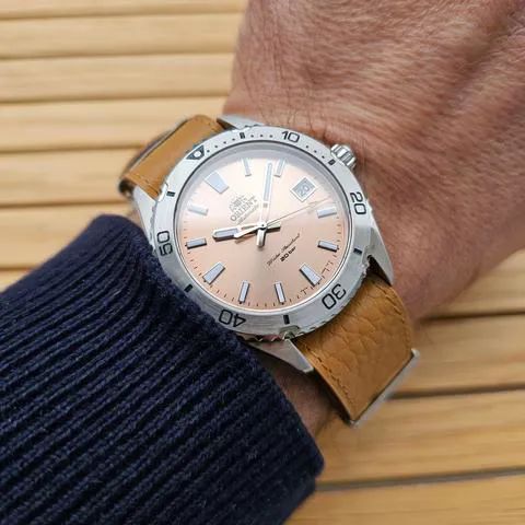 Reloj ORIENT Mako 40 147-RA-AC0Q05P10B unisex automático esfera color Salmón