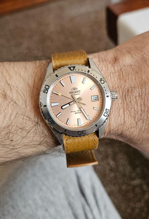 Reloj ORIENT Mako 40 147-RA-AC0Q05P10B unisex automático esfera color Salmón