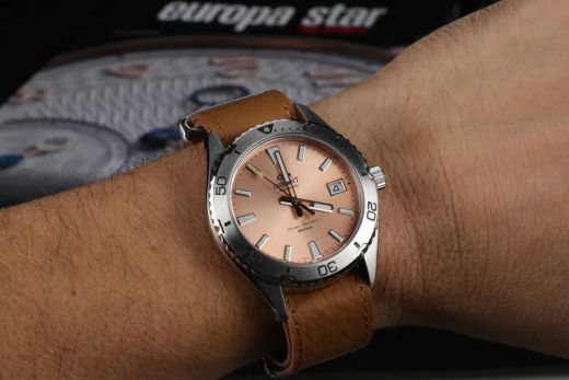 Reloj ORIENT Mako 40 147-RA-AC0Q05P10B unisex automático esfera color Salmón