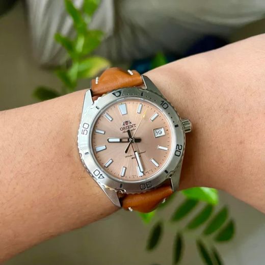 Reloj ORIENT Mako 40 147-RA-AC0Q05P10B unisex automático esfera color Salmón