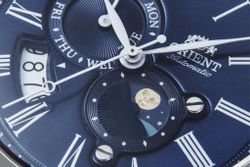 147-RA-AK0011D30B Reloj Orient de hombre automático indicador del día de la semana, calendario e indicador sol y luna.