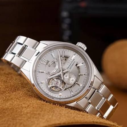 149-RE-AV0125S00B Reloj Orient Star automático de hombre, Movimiento Orient calibre 40S62 Semi skeleton. Reserva de carga 50H. Resistencia al agua 100 metros (10atm).