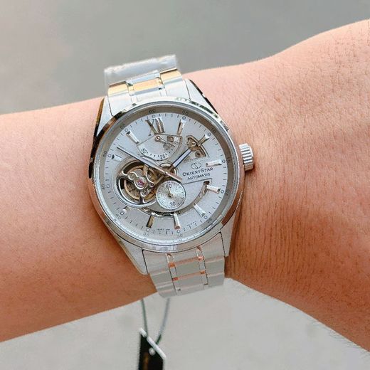 149-RE-AV0125S00B Reloj Orient Star automático de hombre, Movimiento Orient calibre 40S62 Semi skeleton. Reserva de carga 50H. Resistencia al agua 100 metros (10atm).