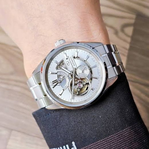 149-RE-AV0125S00B Reloj Orient Star automático de hombre, Movimiento Orient calibre 40S62 Semi skeleton. Reserva de carga 50H. Resistencia al agua 100 metros (10atm).