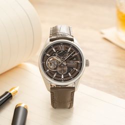 149-RE-AV0139Y00B Reloj Orient Star automático de hombre, cristal zafiro anti-reflejos, segundero, reserva de carga 50H, resistencia al agua 100 metros (10atm)