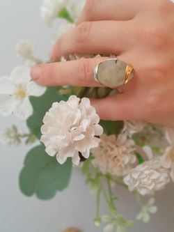 21-42 Anillo elegante de plata, oro y cuarzo para mujer