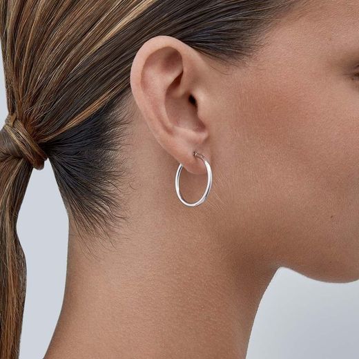 22-A25 Pendientes Aros lisos en oro blanco de 18 K. Diámetro interior de 20mm y grosor 2mm