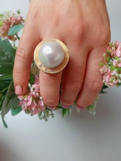 23-09 Anillo de plata, oro, diamantes y perla australiana