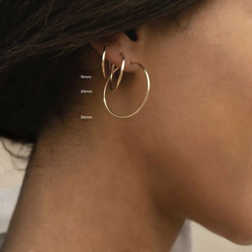 33-A252 Pendientes aros o criollas en oro 18K en forma de tubo lisos y superficie pulida